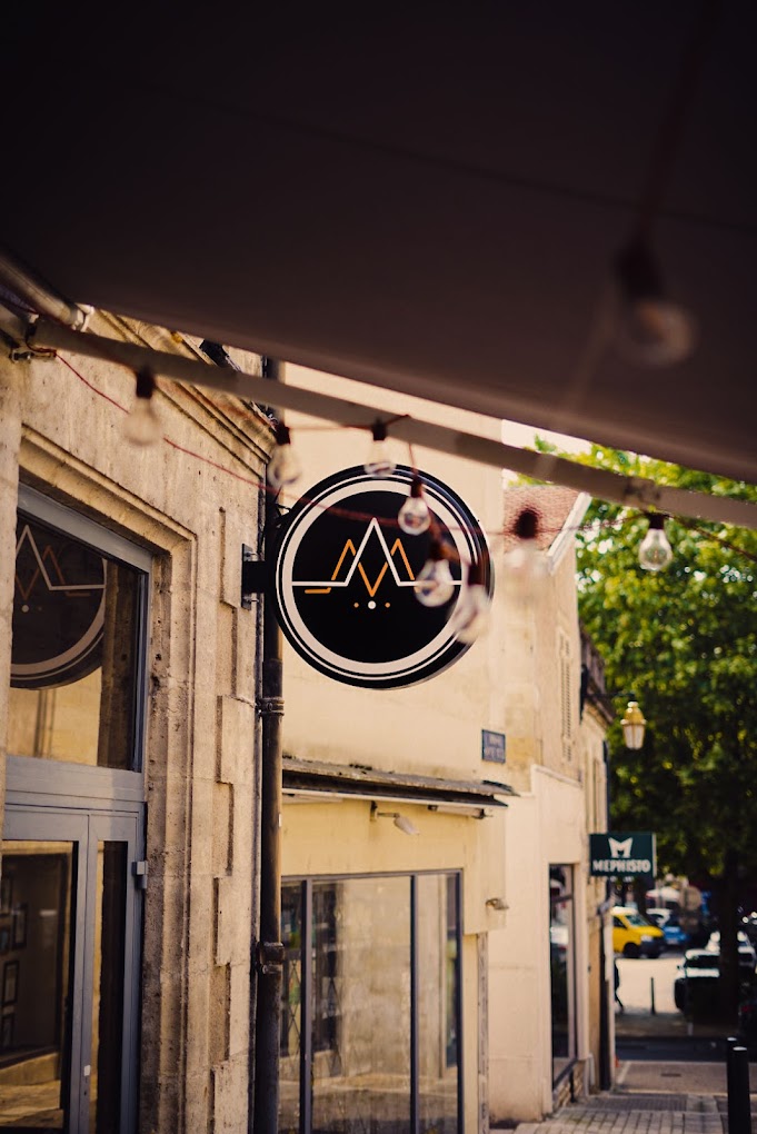 CHEZ MONIQUE