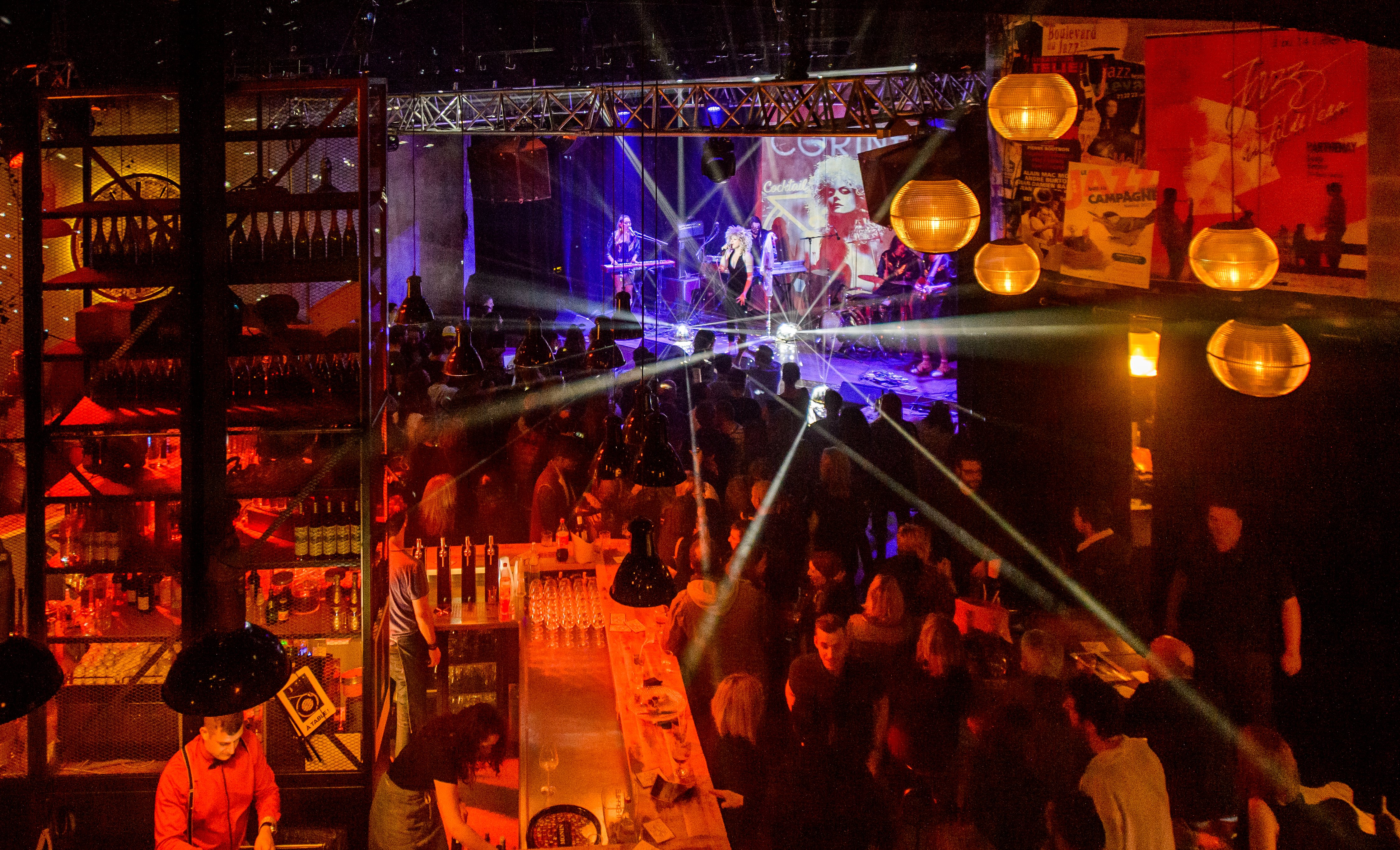 Bar à thème "Le Hangar"