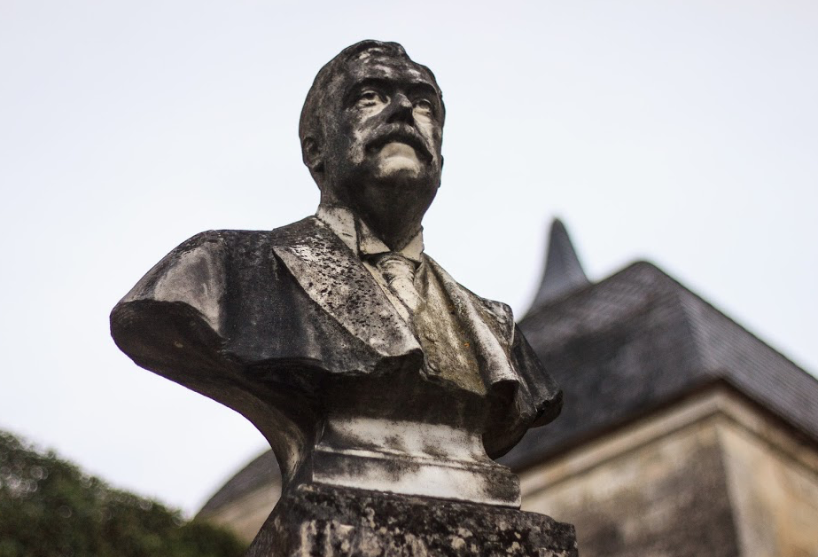 Le monument à Georges Cazeaux-Cazalet