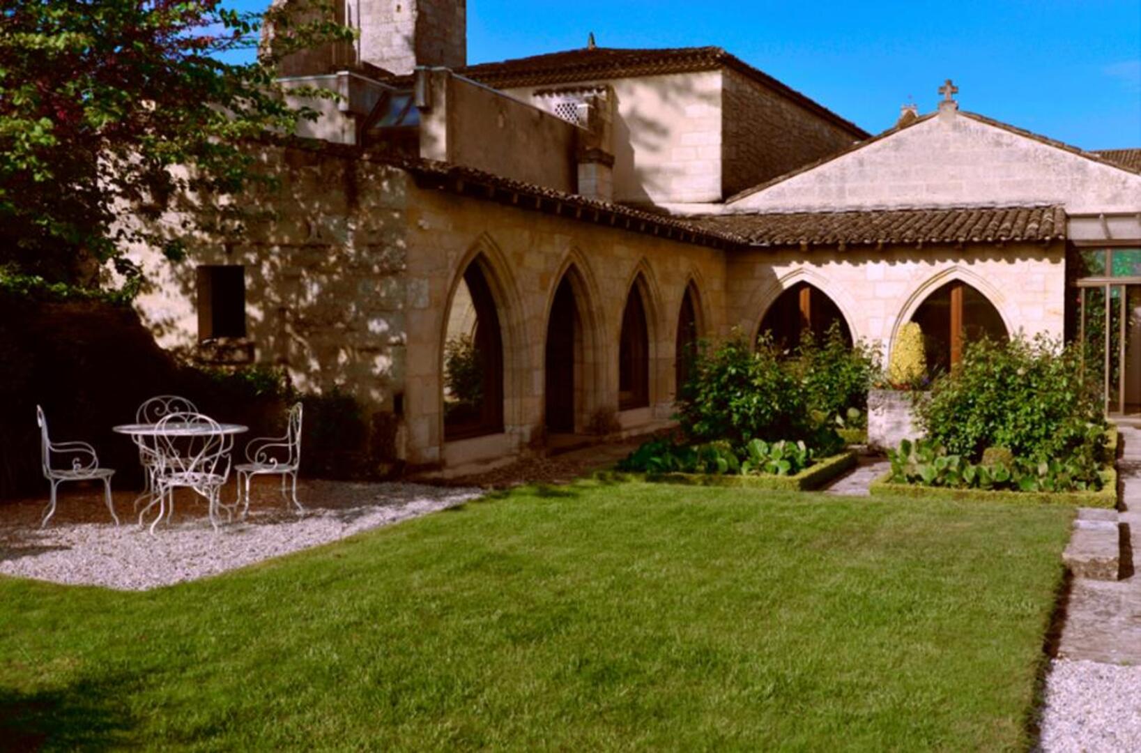 Couvent-des-Jacobins_Jardin_du_Cloître (4)