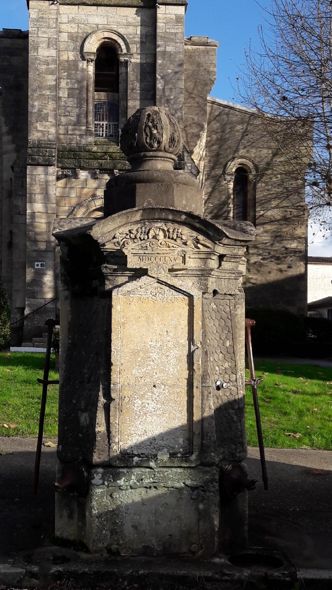 L'église et la fontaine de Belin