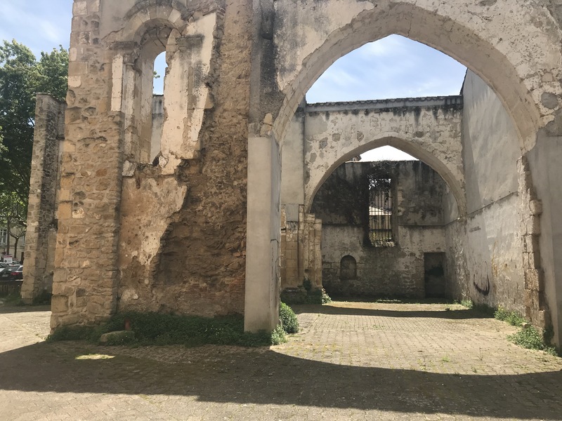 Vestiges de l'église Notre-Dame-du-Bourg