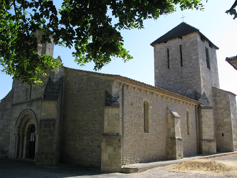 Eglise et sa cloche du 15ème siècle inscrit au Monuments Historiques