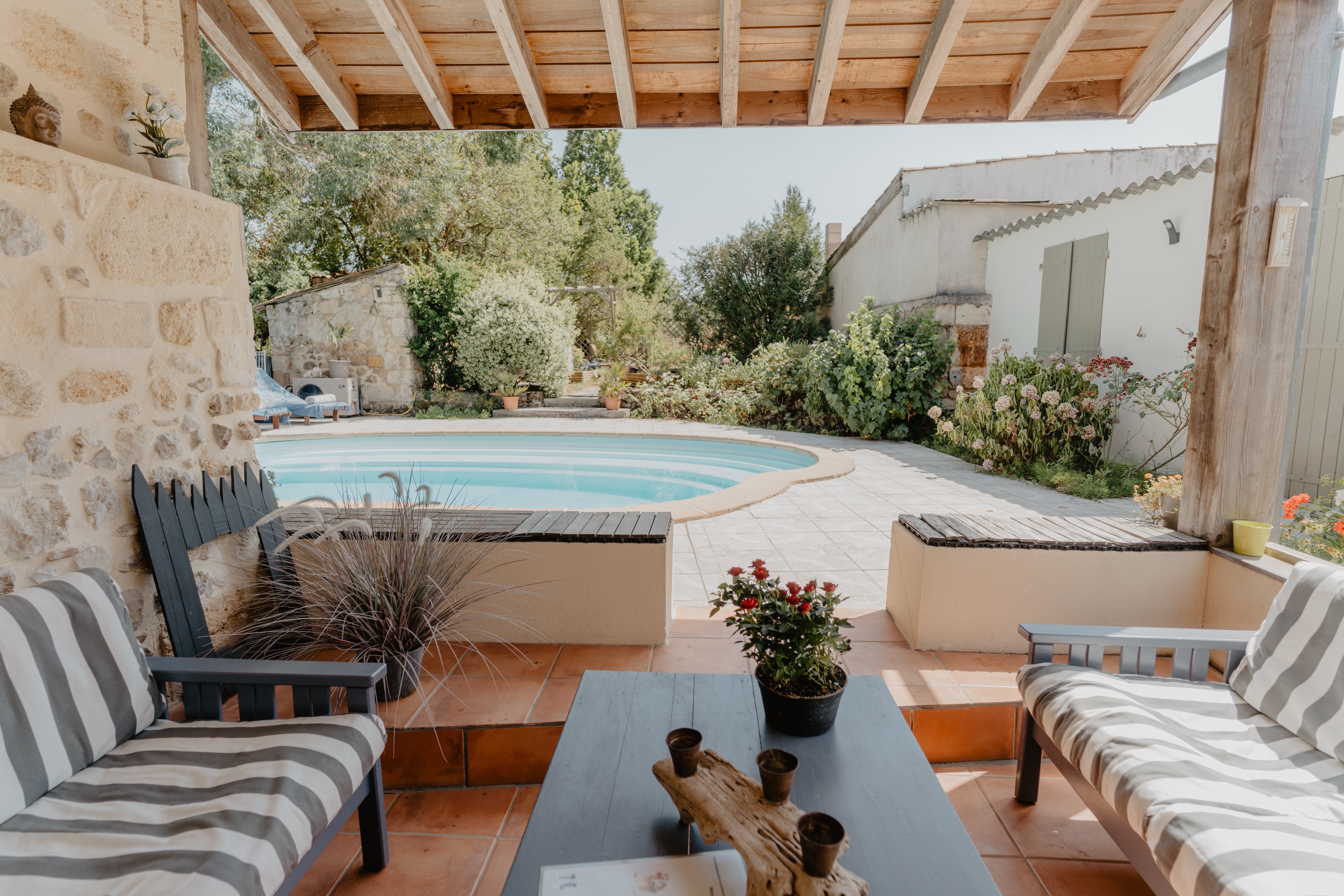 Pause près de la piscine - Le Coeur des Vignes Pauillac
