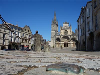 Place de la cathédrale - Bazas - ph. Elodie F (3)