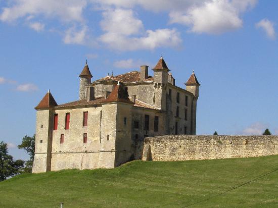 Boucle vélo: Eglises et châteaux en Lussacais
