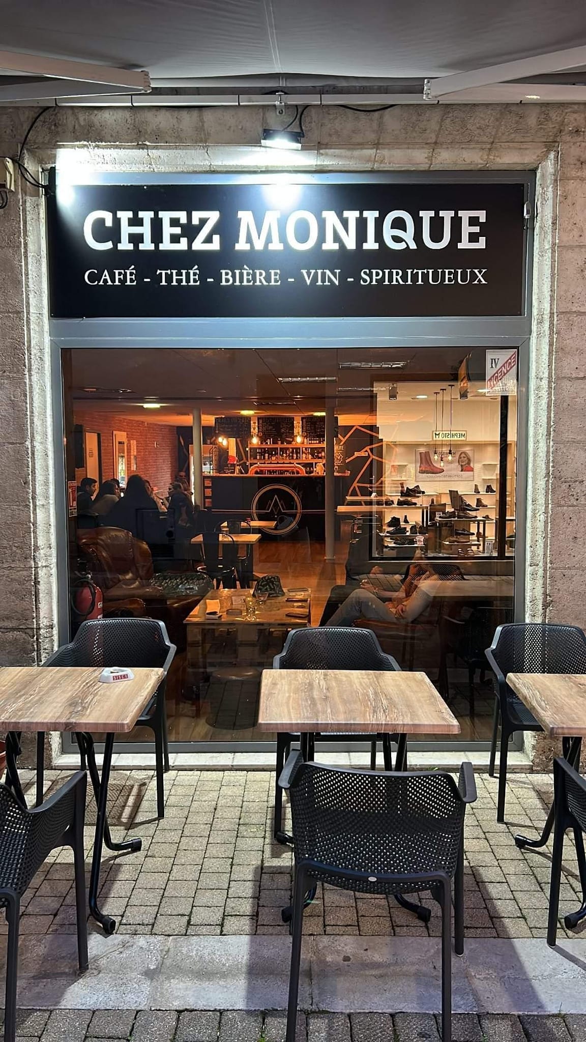 CHEZ MONIQUE
