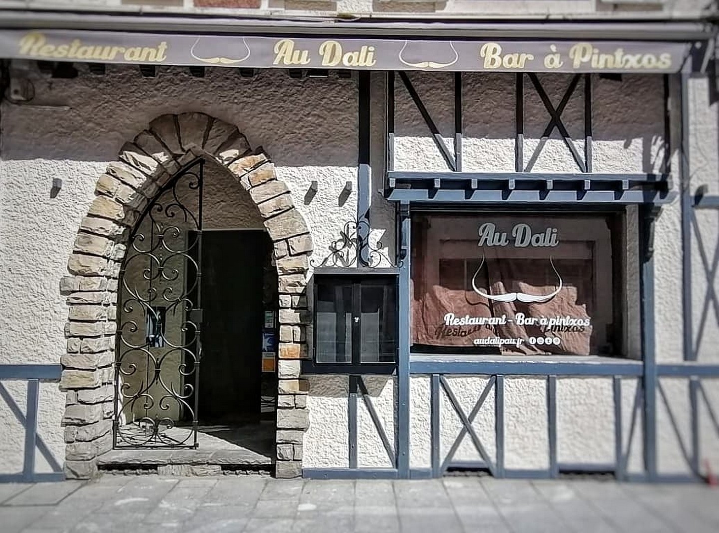 Au Dali