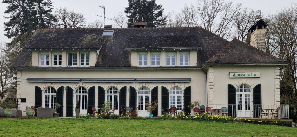 Aux Berges du Lac