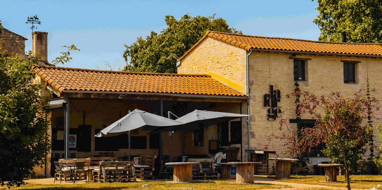 Bar à bières et à manger - "La Forge"