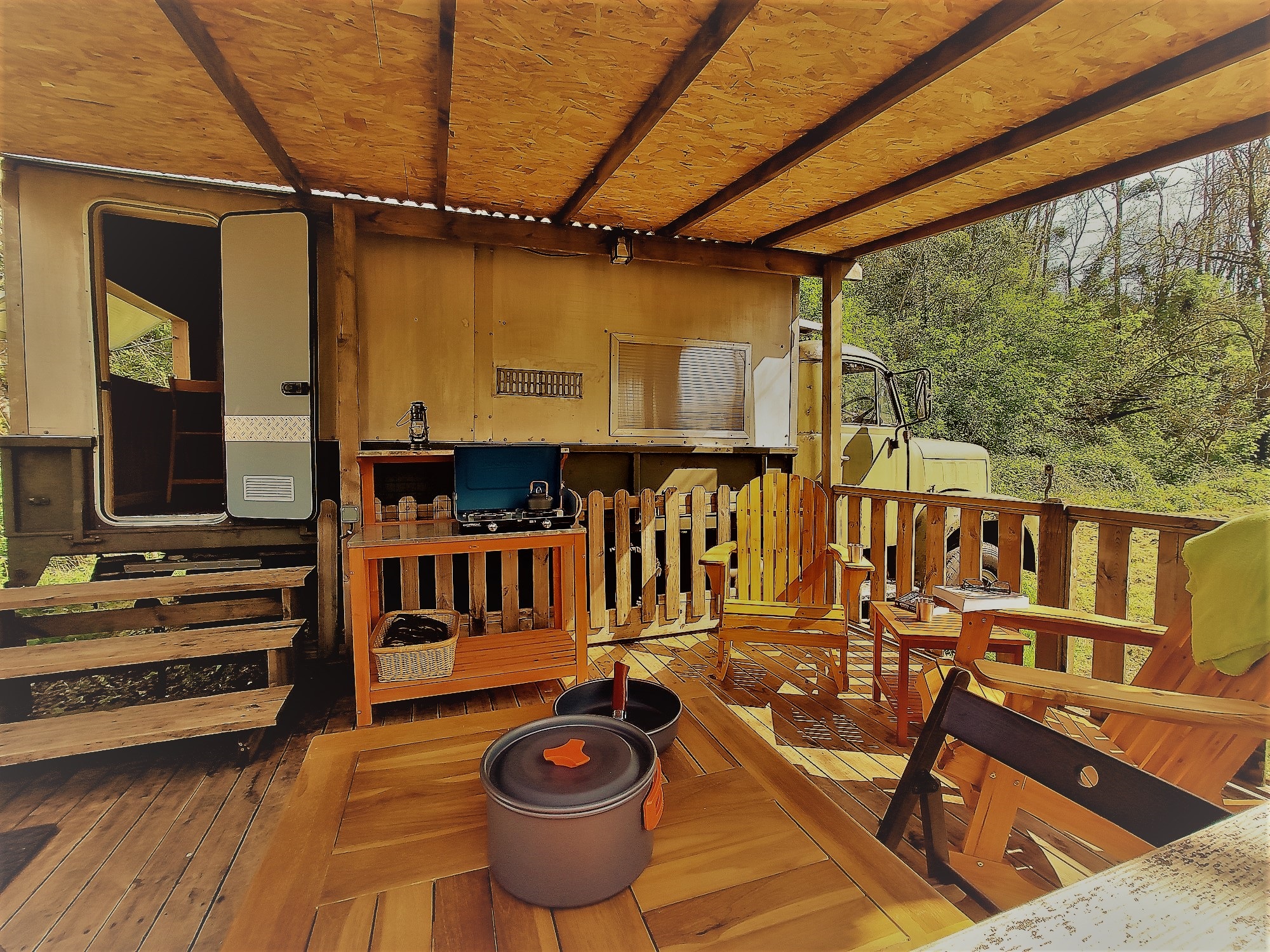 Le Truck Terrasse - Camping du Vieux Château - Rauzan