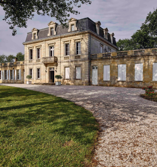 Wine tasting aboard the Vineyards Express