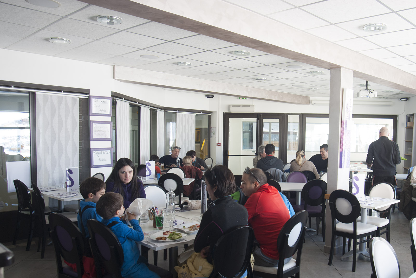Le Snow Bar 64