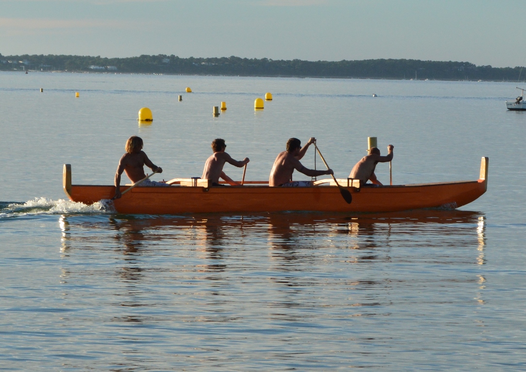 Surf en Buch  (pirogue polynésienne)